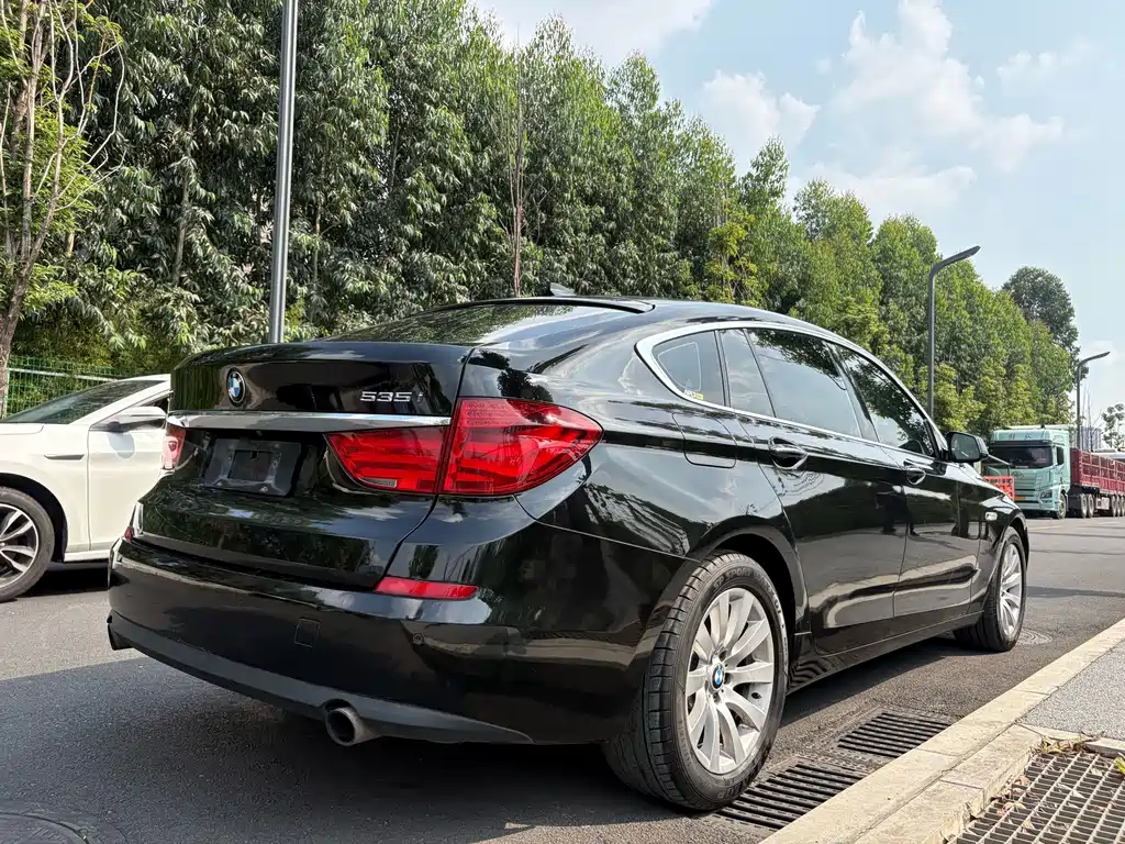 BMW 5 Series GT — миниатюра 24