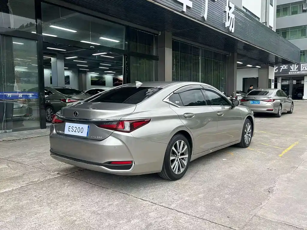 Lexus ES — миниатюра 7