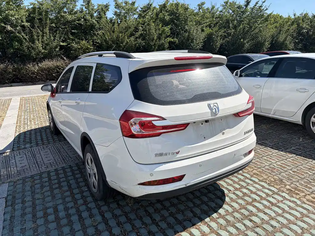 Baojun 310W — миниатюра 5