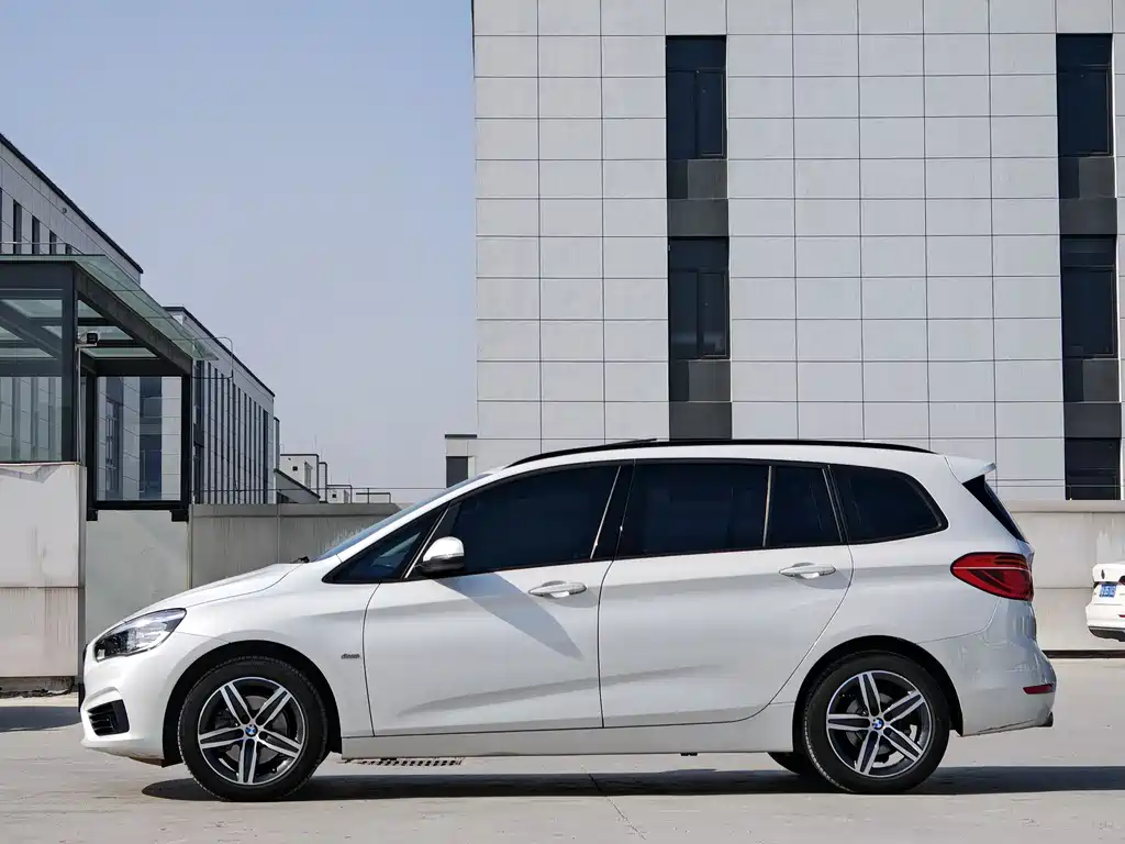 BMW 2 SERIES MULTIFUNCTIONAL STATION WAGON