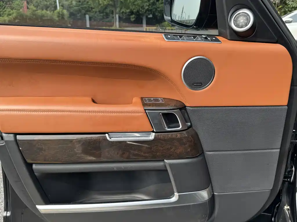 Land Rover Range Rover — миниатюра 5
