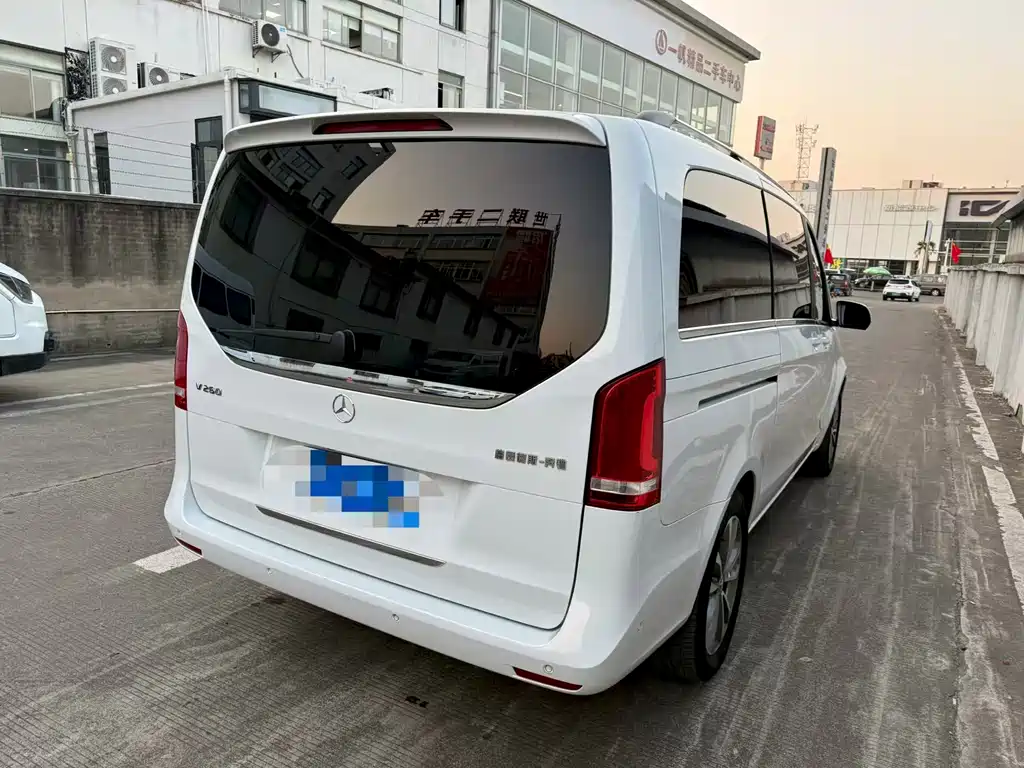 Mercedes-Benz V-Class — миниатюра 9