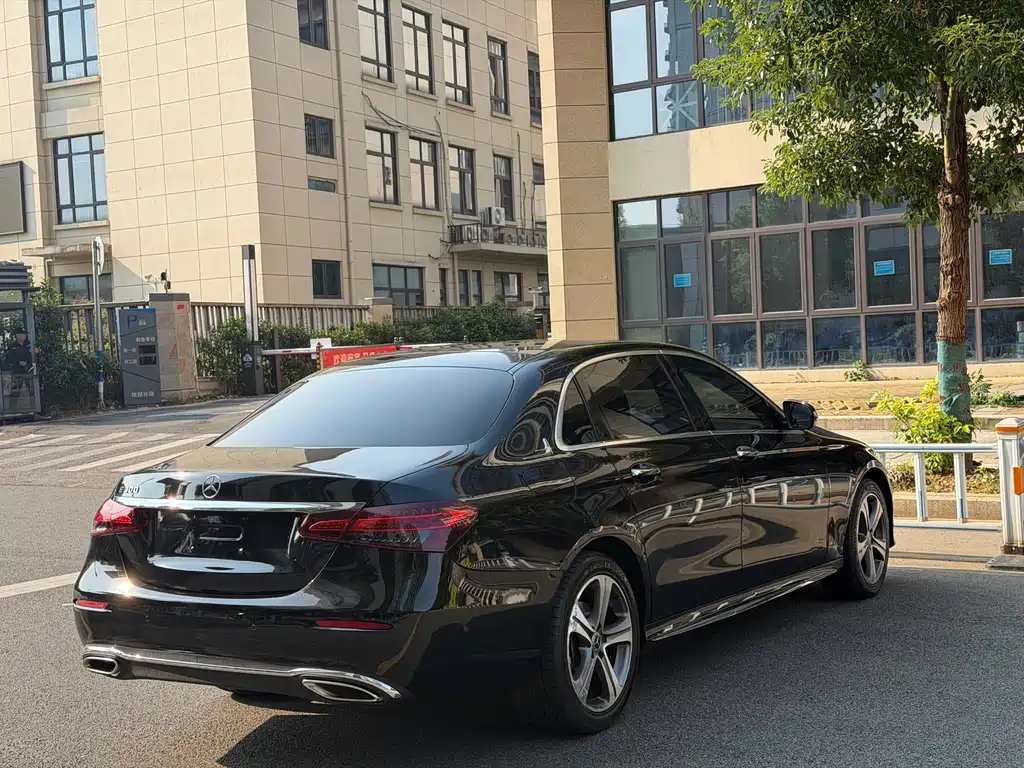 Mercedes-Benz E-Class — миниатюра 10