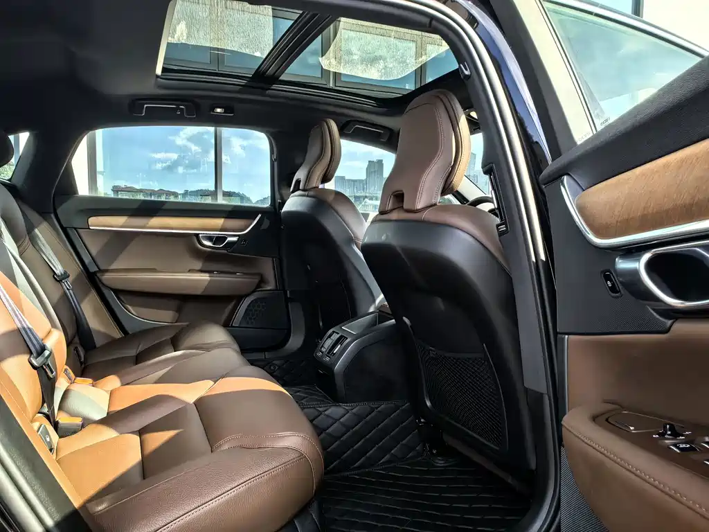 Volvo S90 — миниатюра 7
