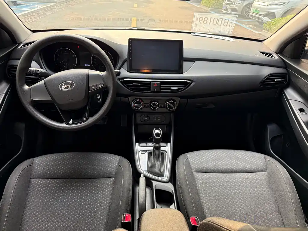 Hyundai Elantra — миниатюра 8