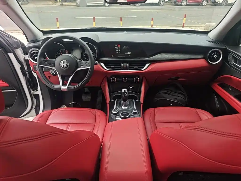 Alfa Romeo Stelvio — миниатюра 10