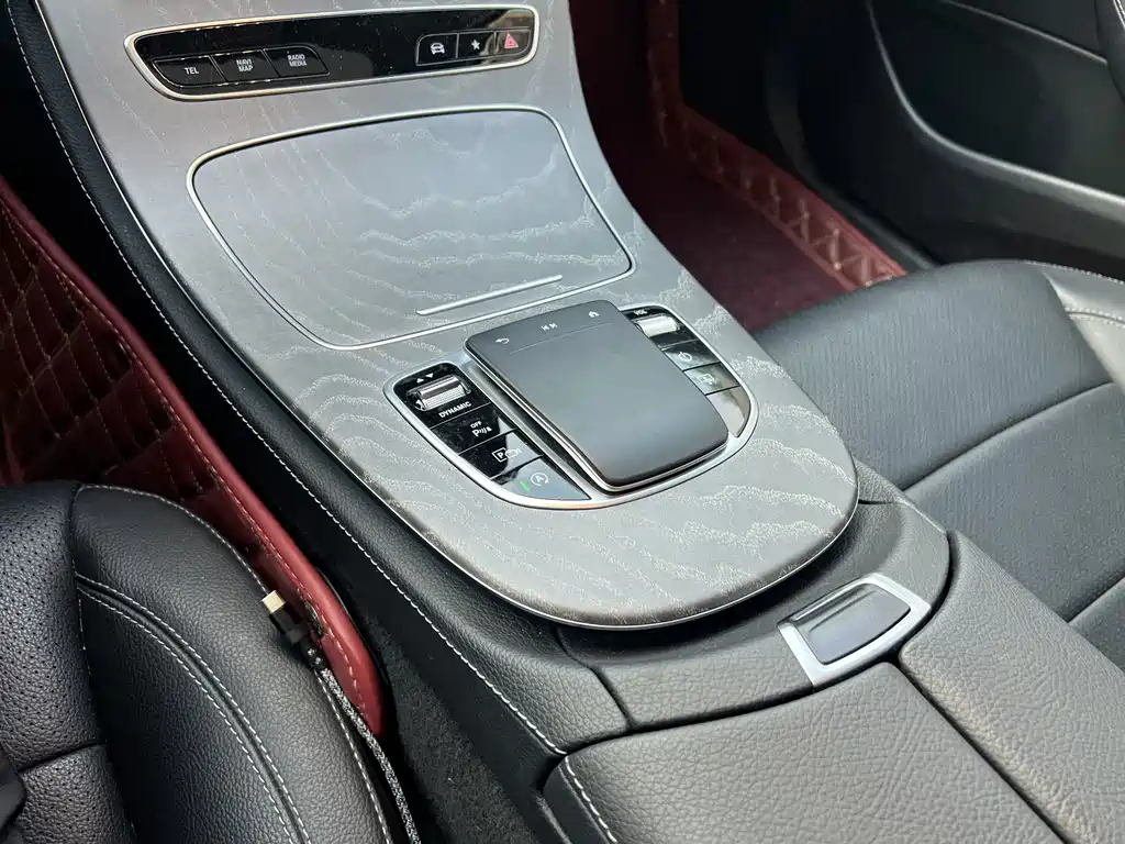 Mercedes-Benz E-Class — миниатюра 7