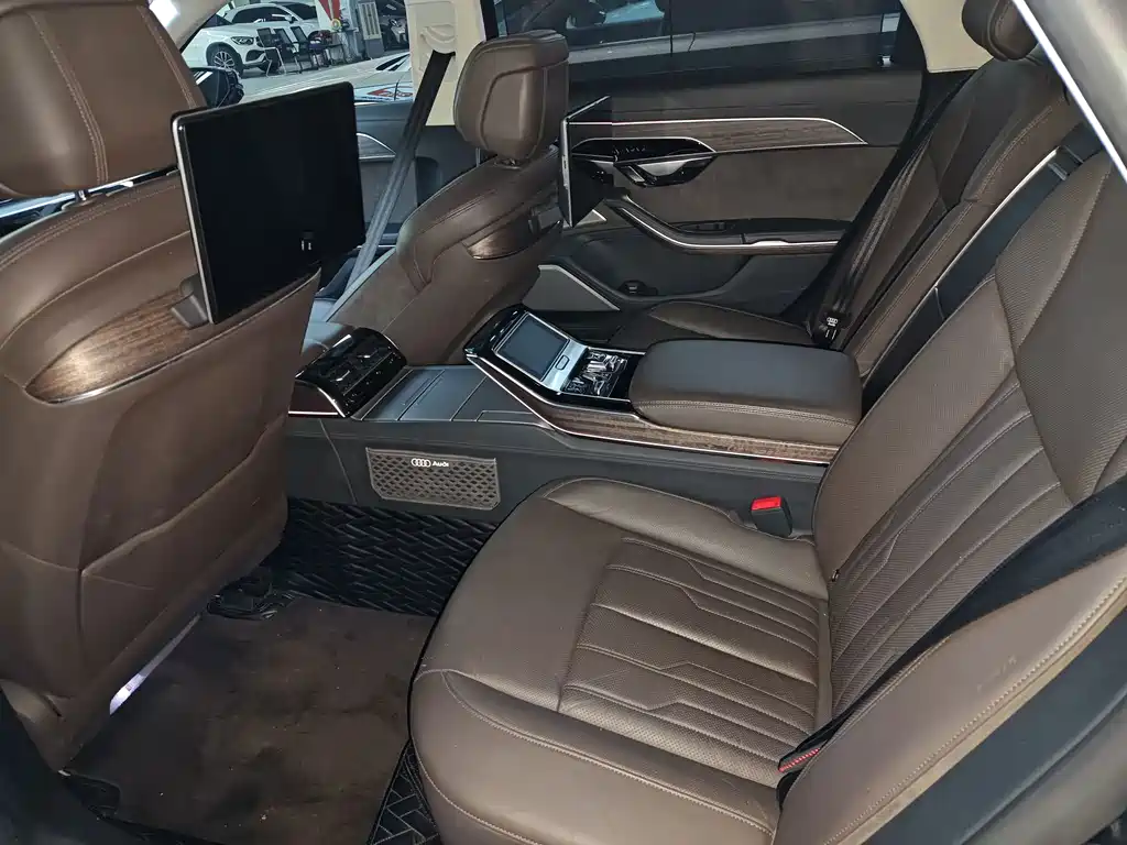 Audi A8 — миниатюра 7