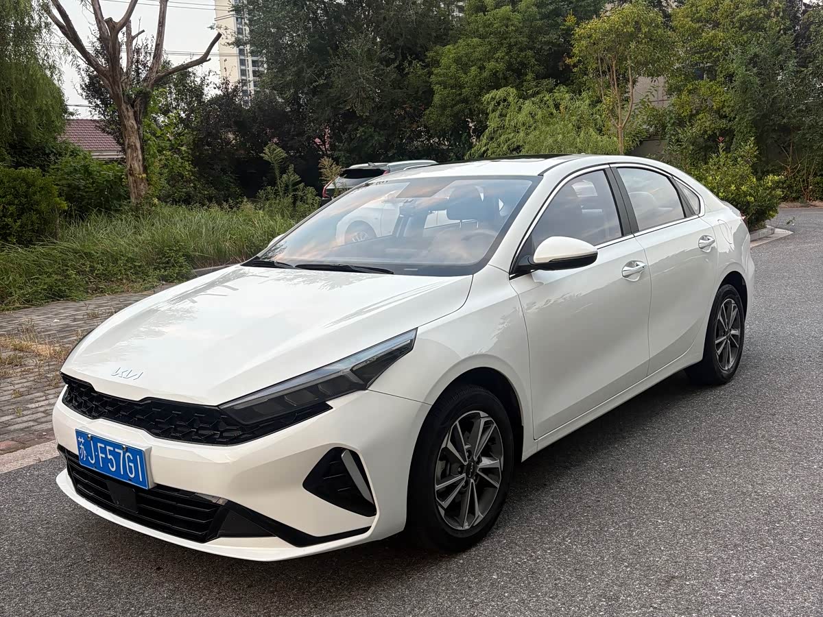 Kia K3 1.5 л 2023 г. Белый, пробег 42000 км