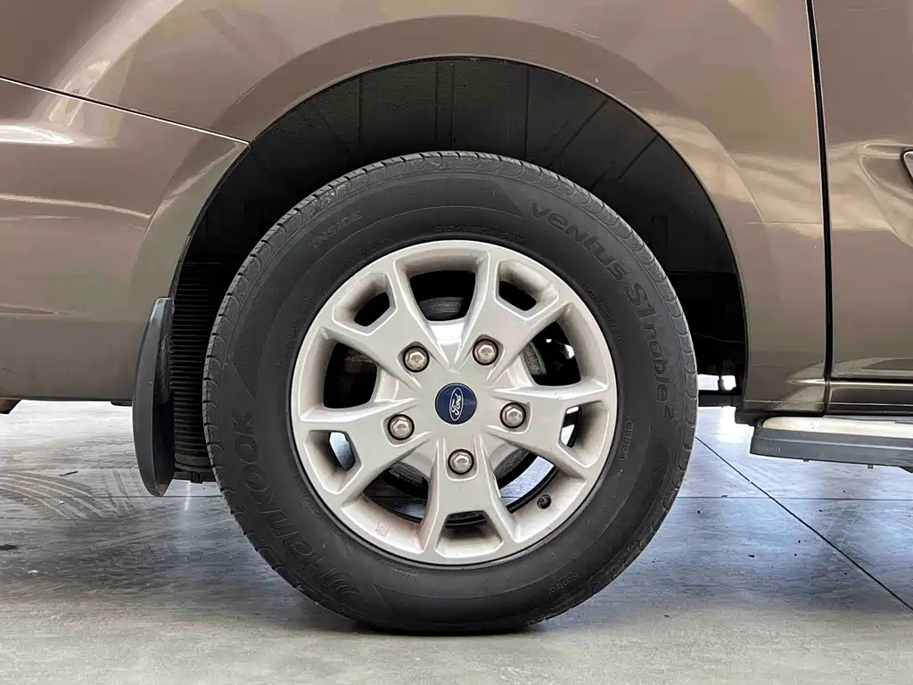 Ford Tourneo — миниатюра 4