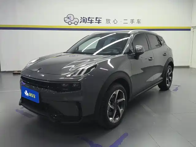 Lynk & Co 06