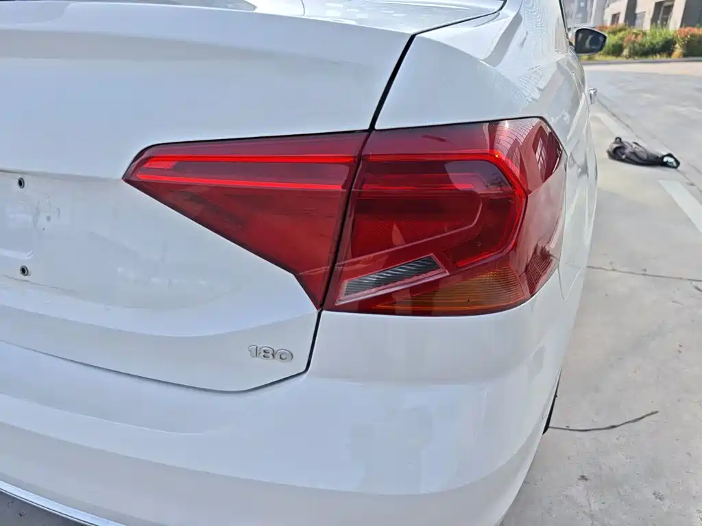 Volkswagen Jetta — миниатюра 8