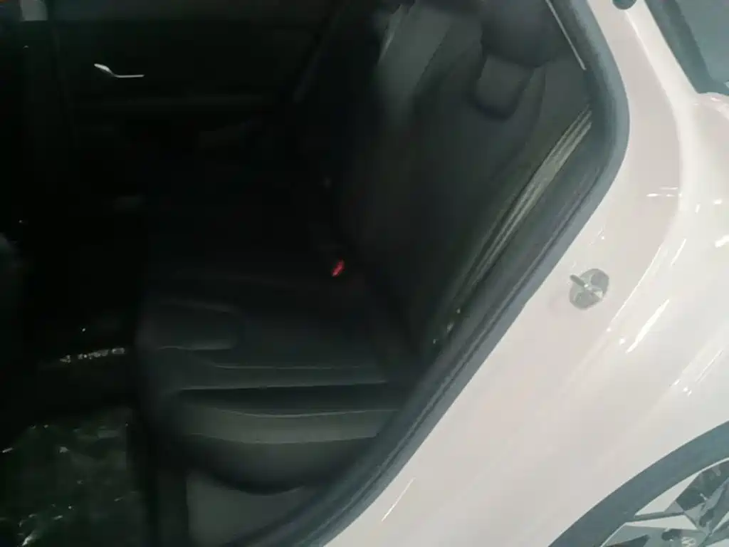 Hyundai Elantra — миниатюра 17