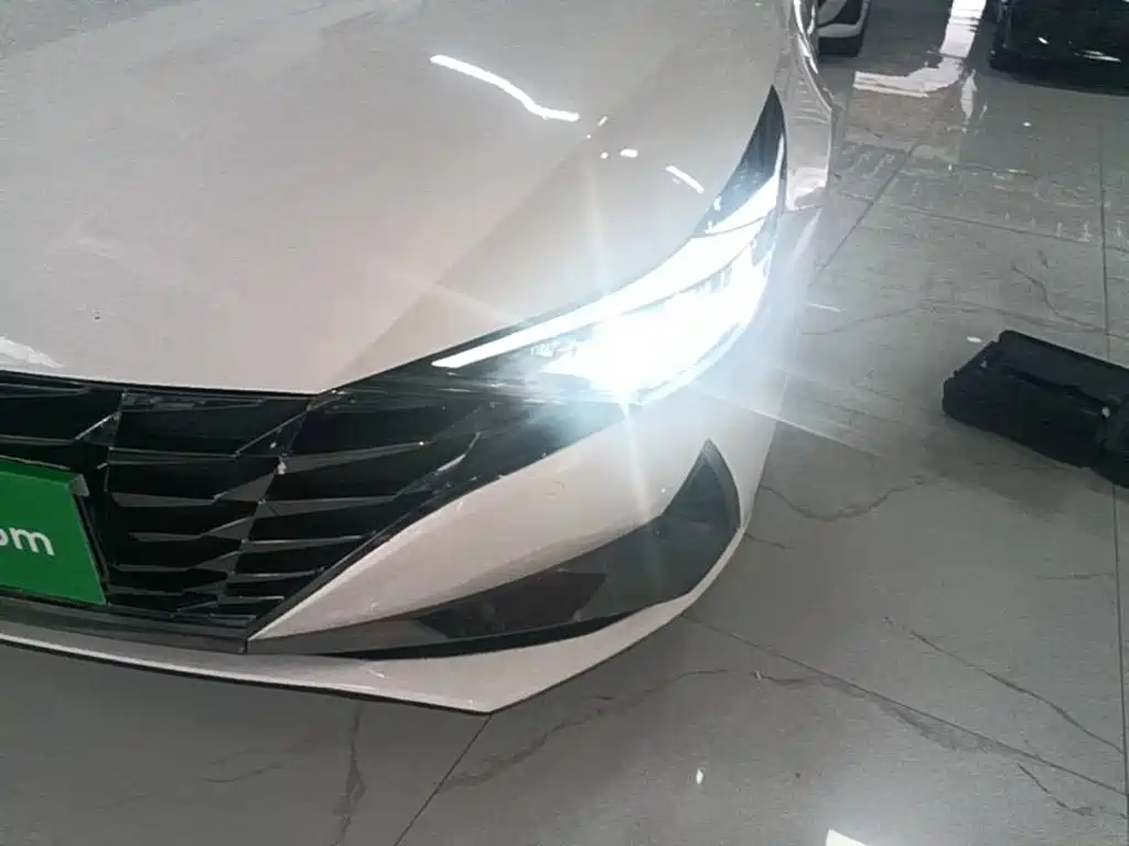 Hyundai Elantra — миниатюра 24
