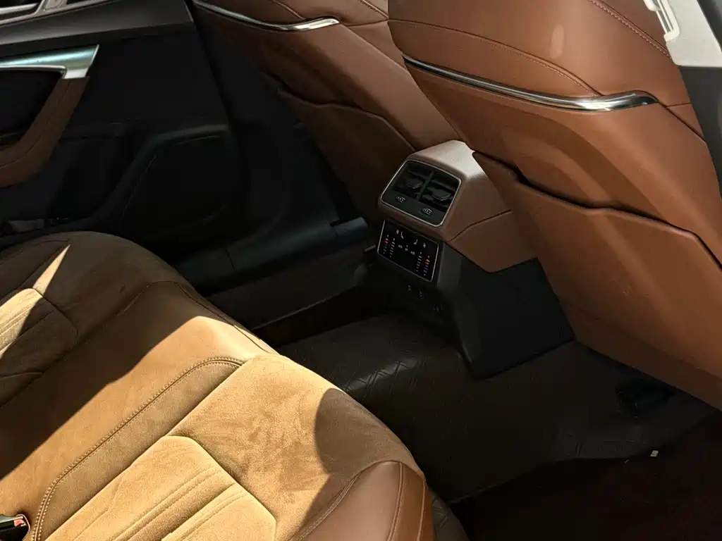 Audi A7L 2024 45 TFSI Luxury