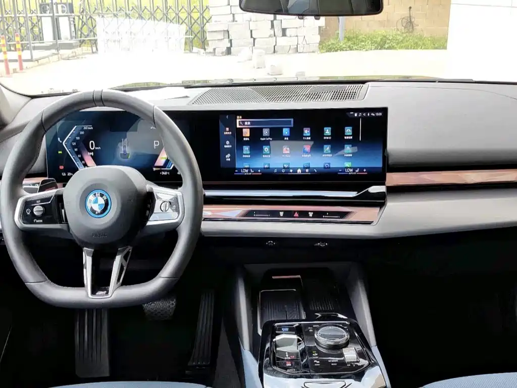BMW i5 — миниатюра 8