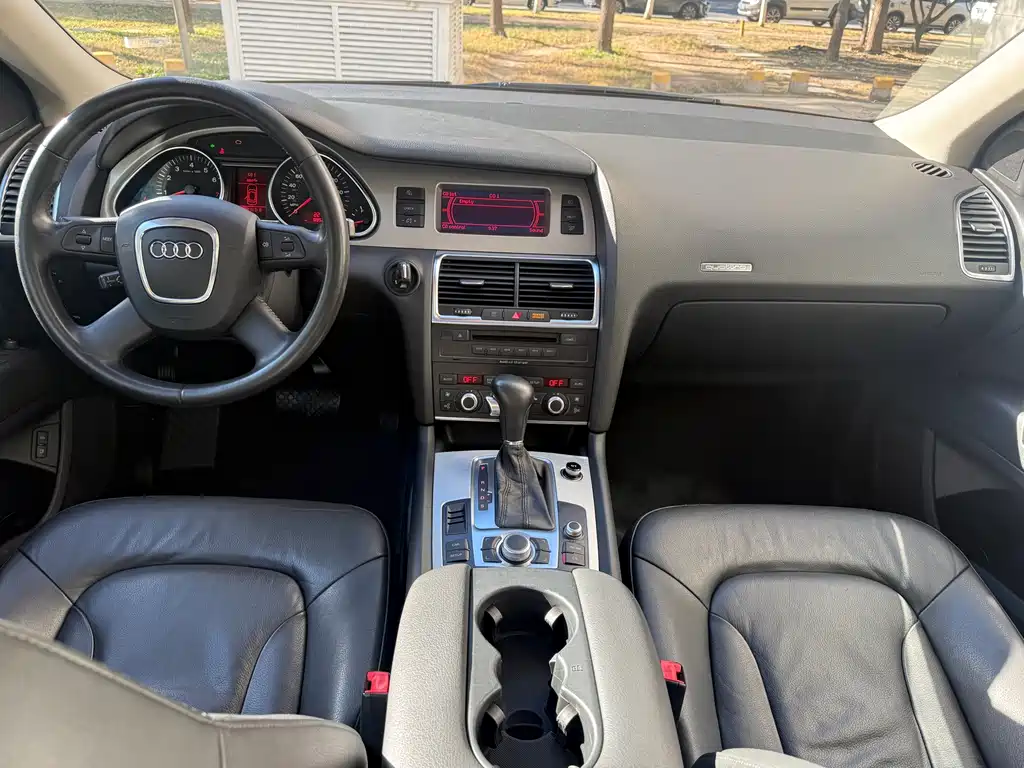 Audi Q7 — миниатюра 10