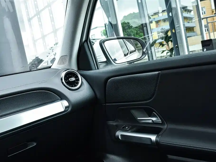 Mercedes-Benz GLB — миниатюра 14
