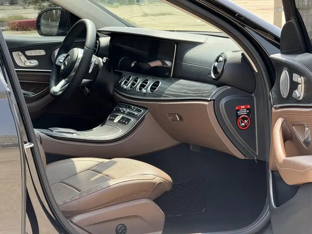 Mercedes-Benz E-Class — миниатюра 10