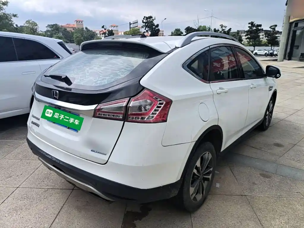 Luxgen U6 — миниатюра 7