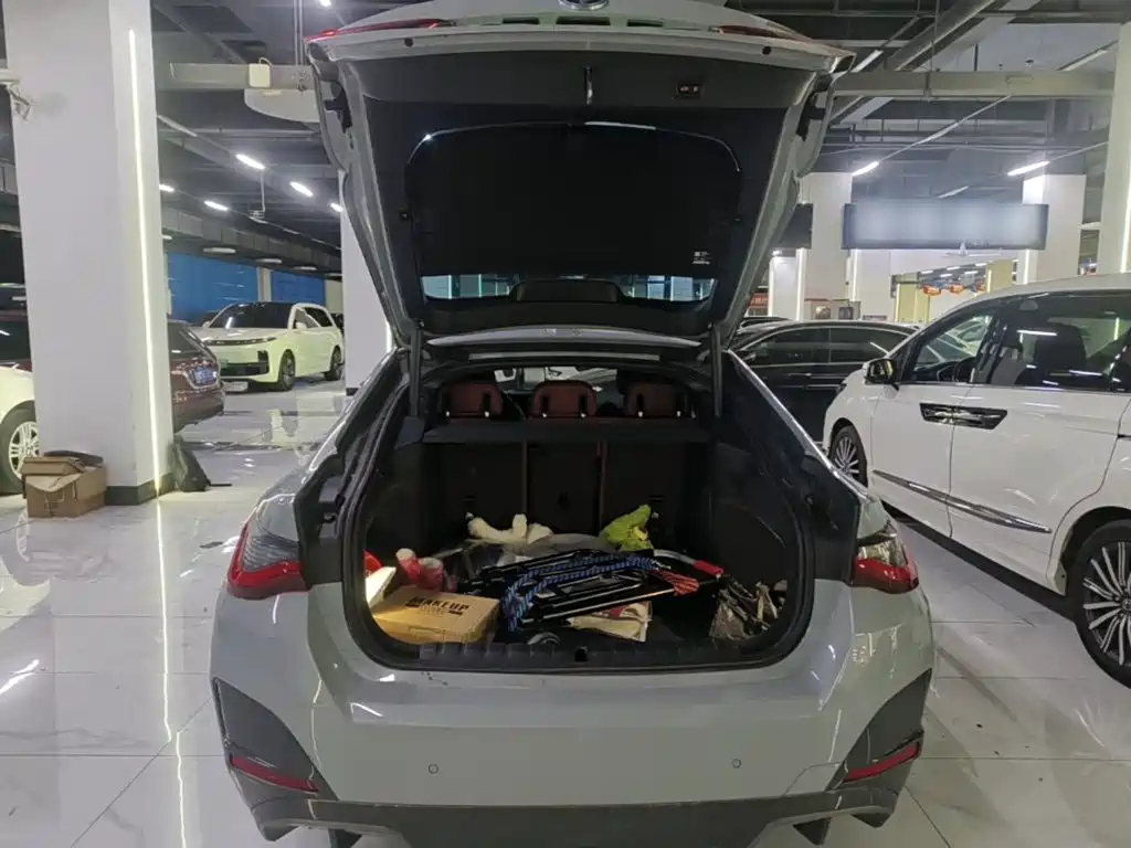 BMW i4 — миниатюра 19