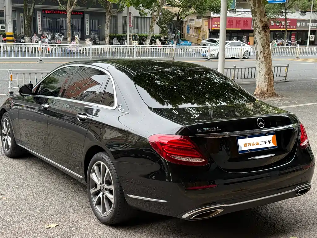 Mercedes-Benz E-Class — миниатюра 6