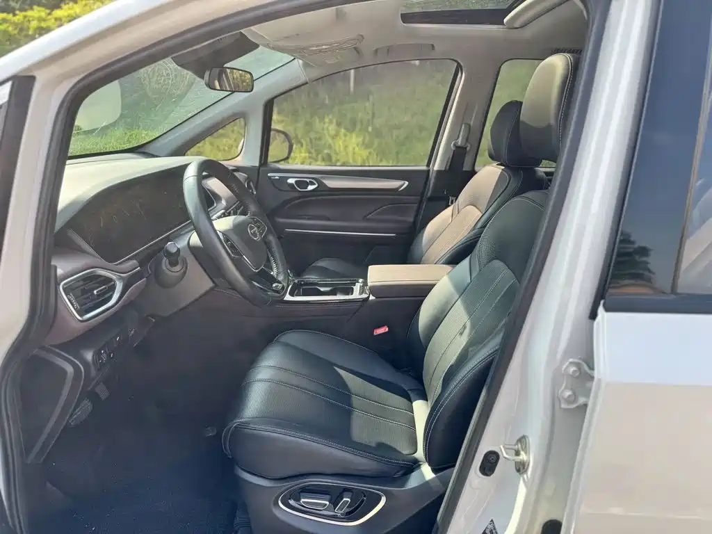 GAC Motor Trumpchi M6 — миниатюра 2