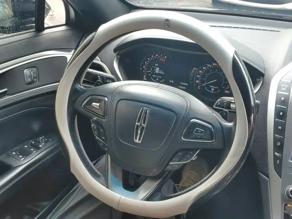 Lincoln MKZ — миниатюра 11