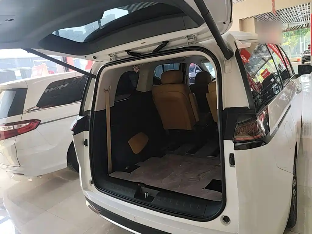 GAC Motor Trumpchi E8 PHEV — миниатюра 19