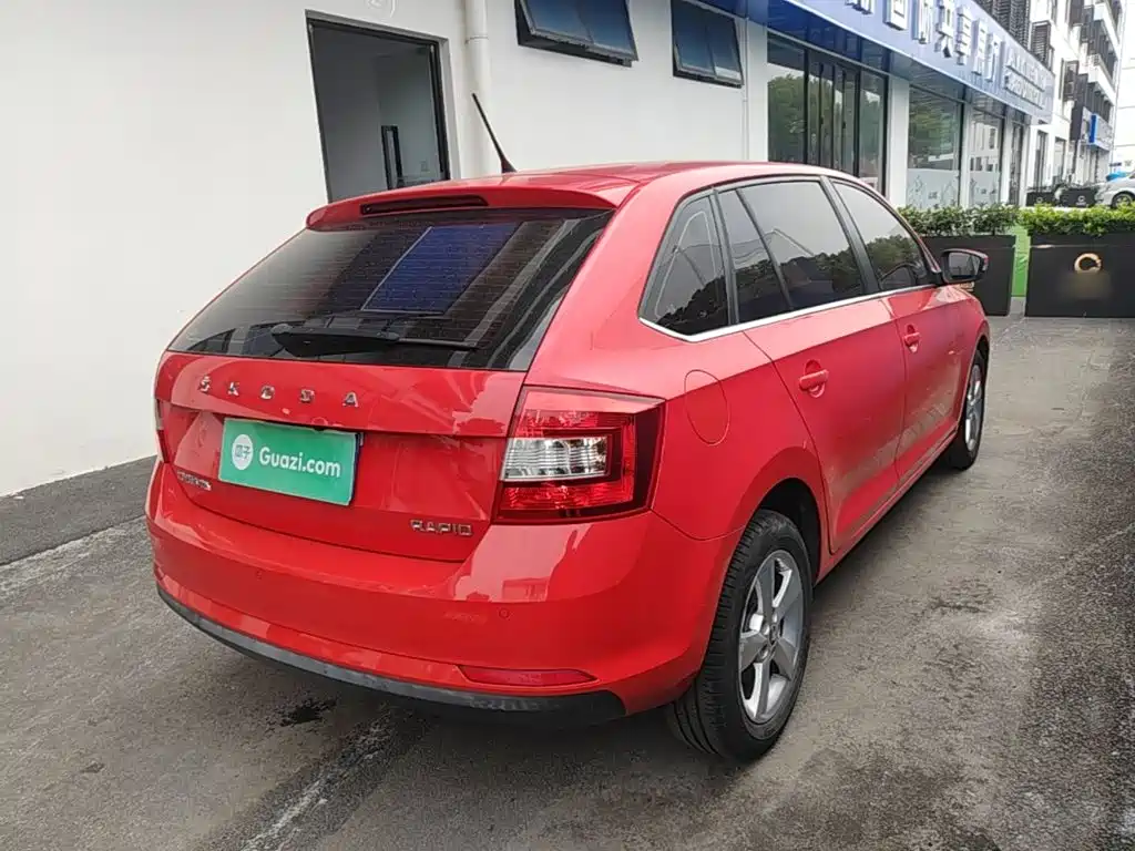 Skoda Rapid Spaceback — миниатюра 7
