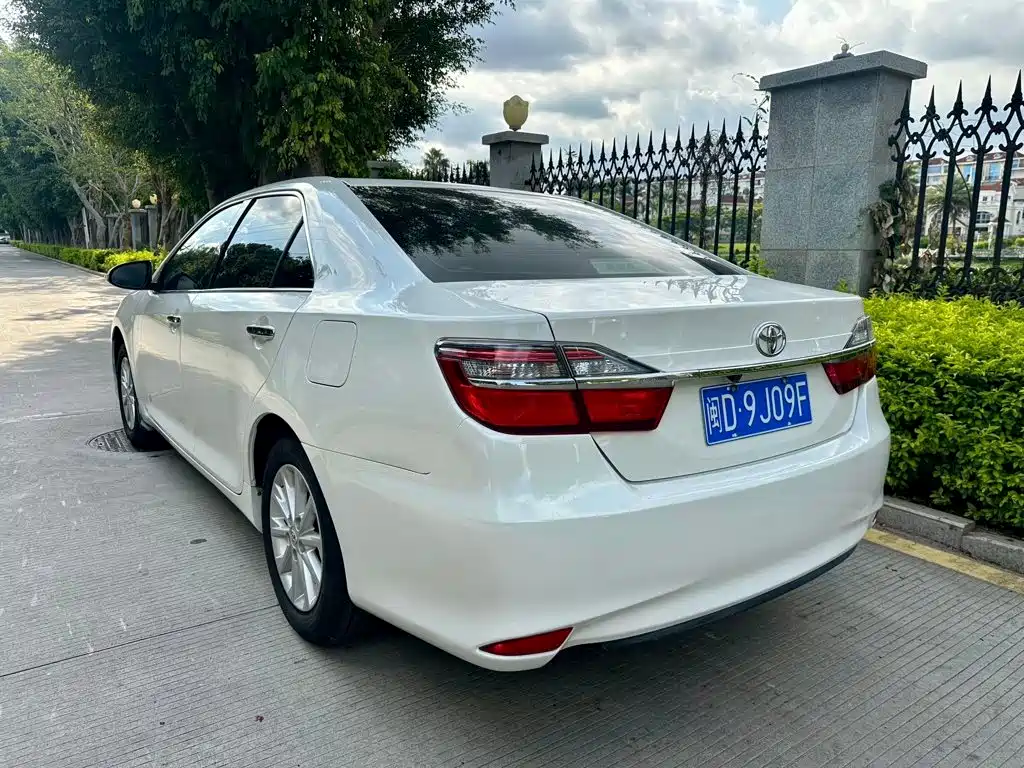 Toyota Camry — миниатюра 8