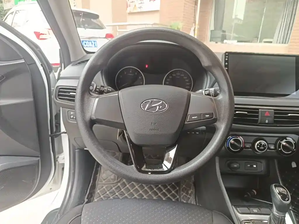 Hyundai Elantra — миниатюра 11