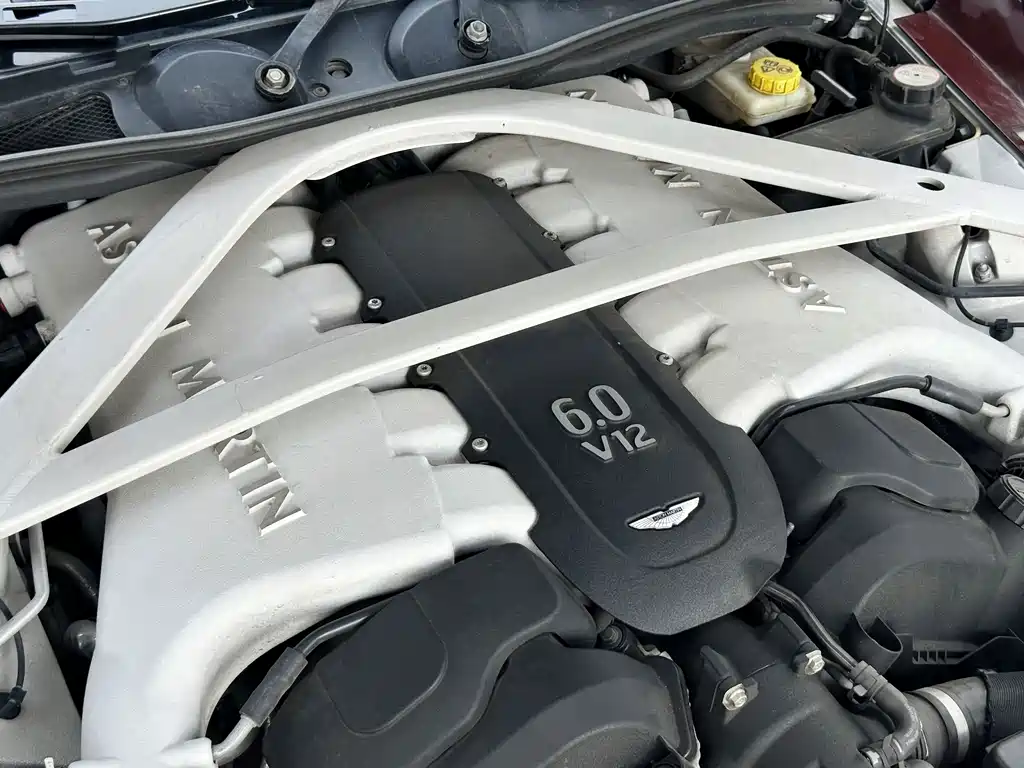 Aston Martin Vanquish — миниатюра 11