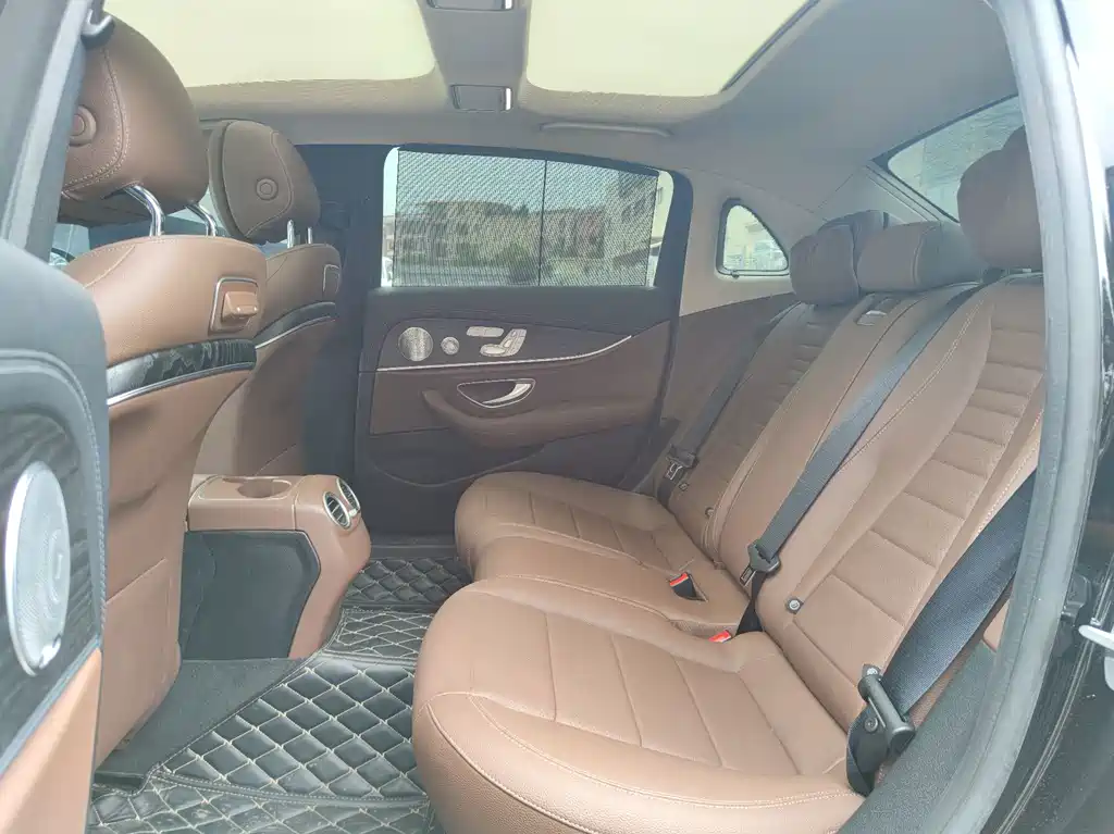 Mercedes-Benz E-Class — миниатюра 8