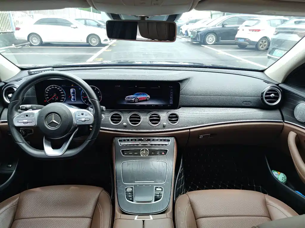 Mercedes-Benz E-Class — миниатюра 9