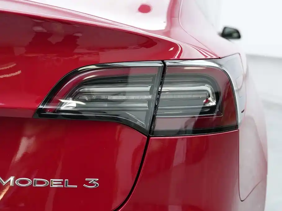 Tesla Model 3 — миниатюра 13