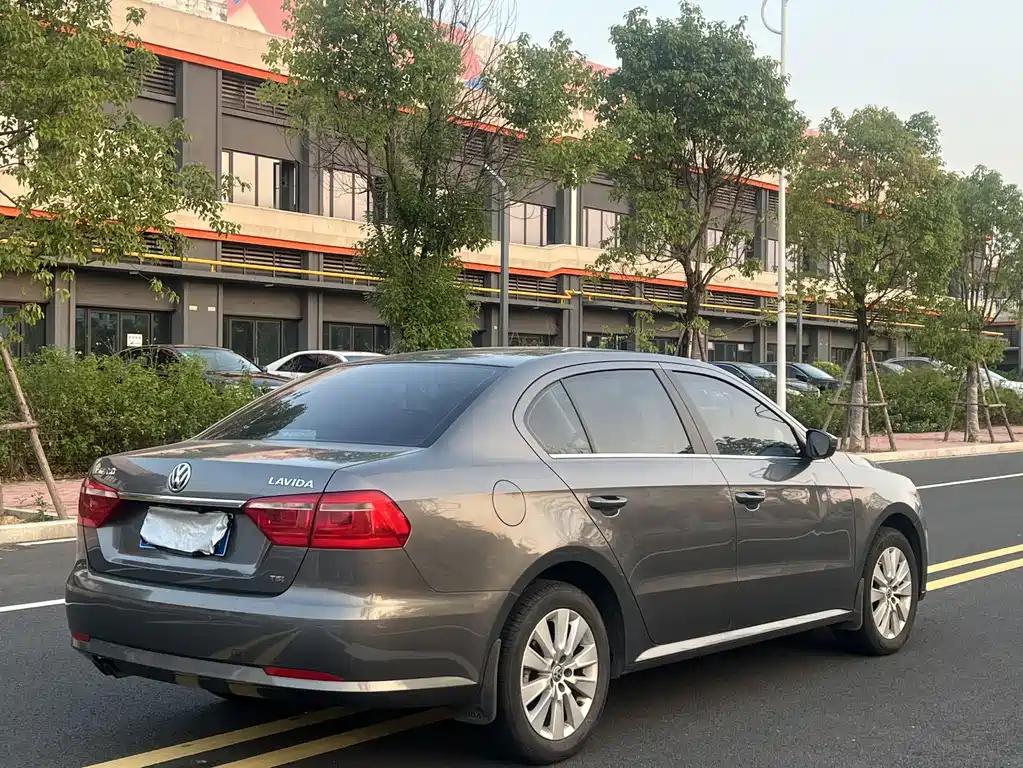 Volkswagen Lavida — миниатюра 9