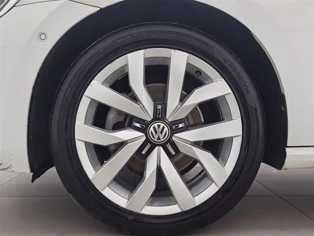 VOLKSWAGEN GOLF*JIAYU