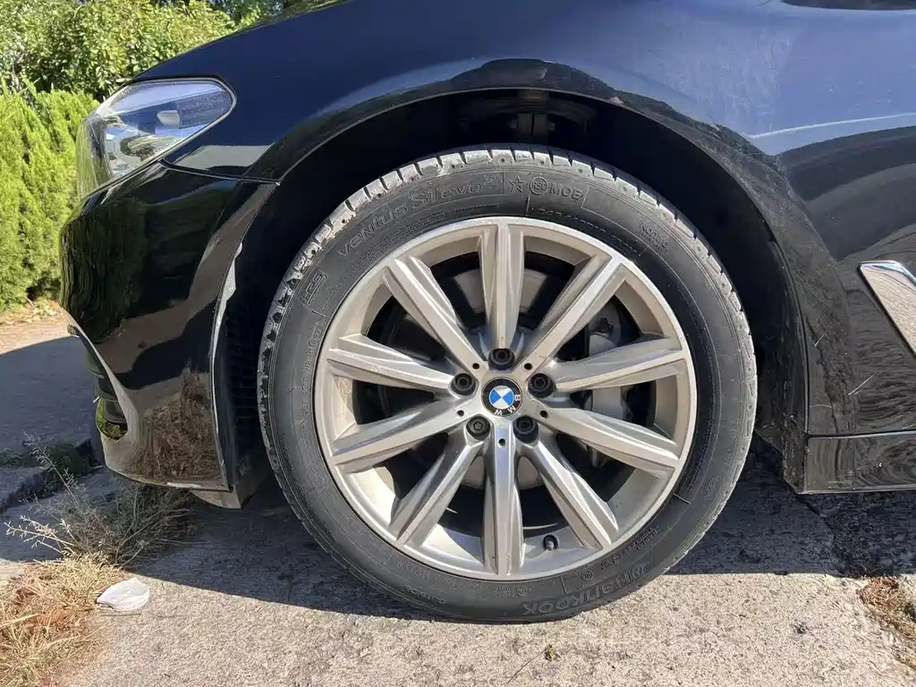 BMW 5 Series — миниатюра 3