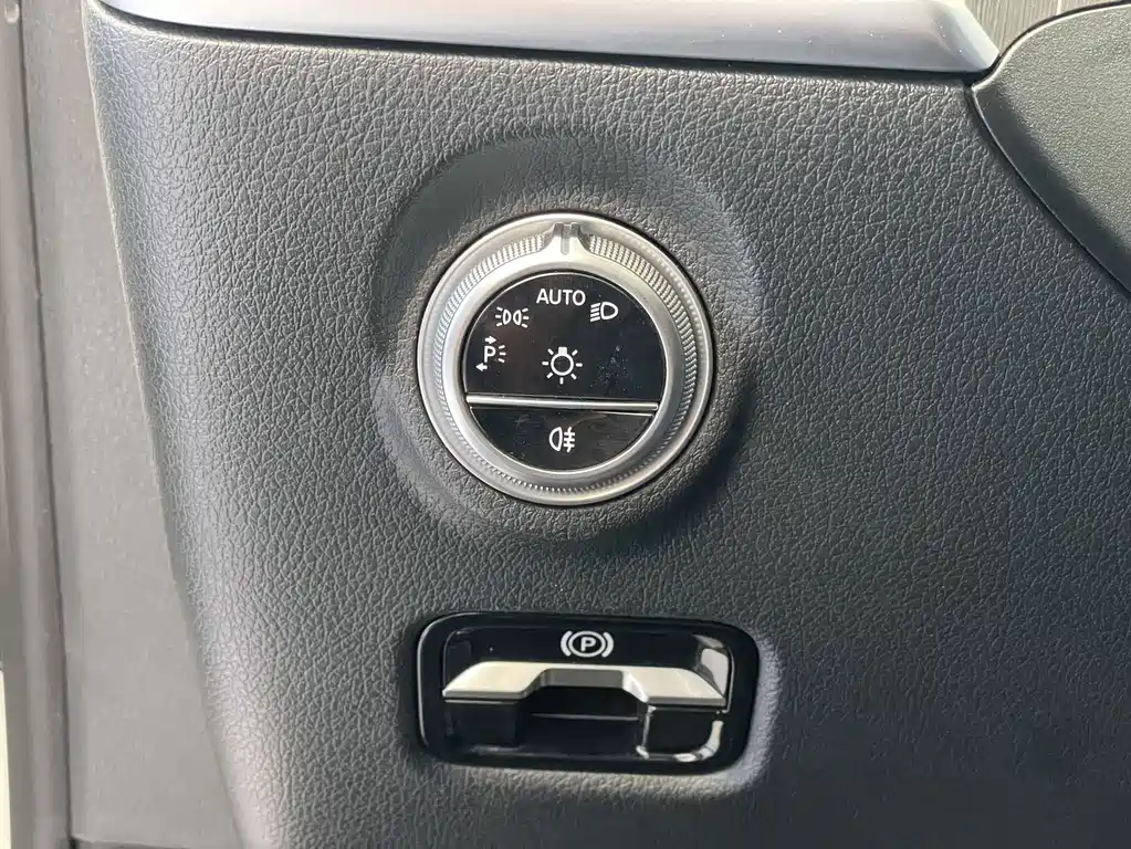 Mercedes-Benz C-Class — миниатюра 18