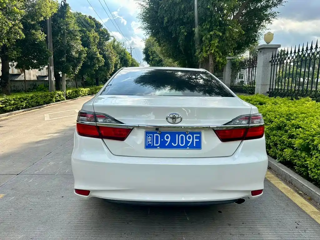 Toyota Camry — миниатюра 9
