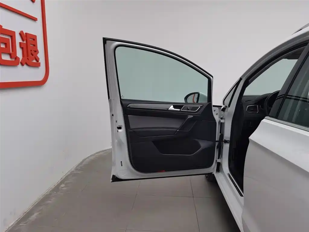 VOLKSWAGEN GOLF*JIAYU