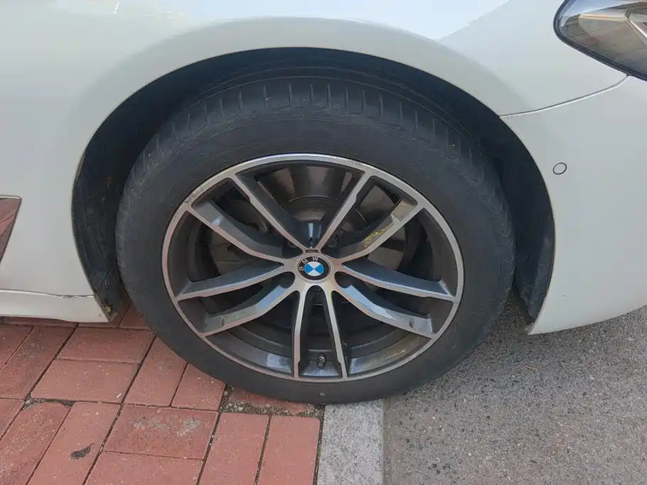 BMW 5 Series — миниатюра 6