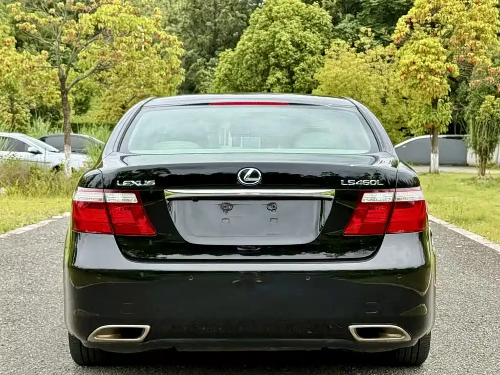 Lexus LS — миниатюра 8