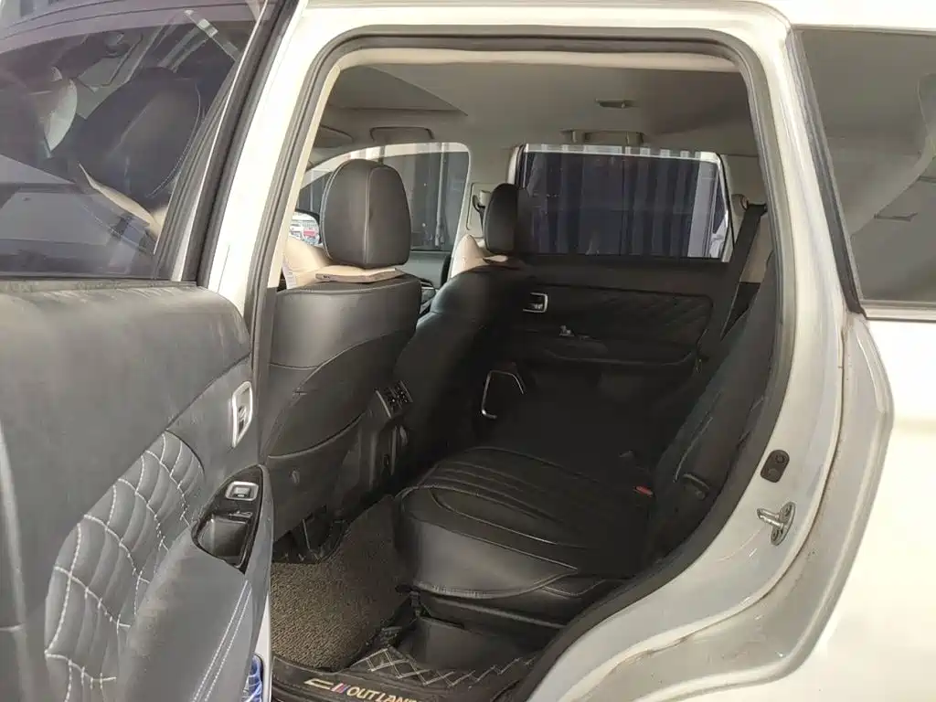 Mitsubishi Outlander — миниатюра 18