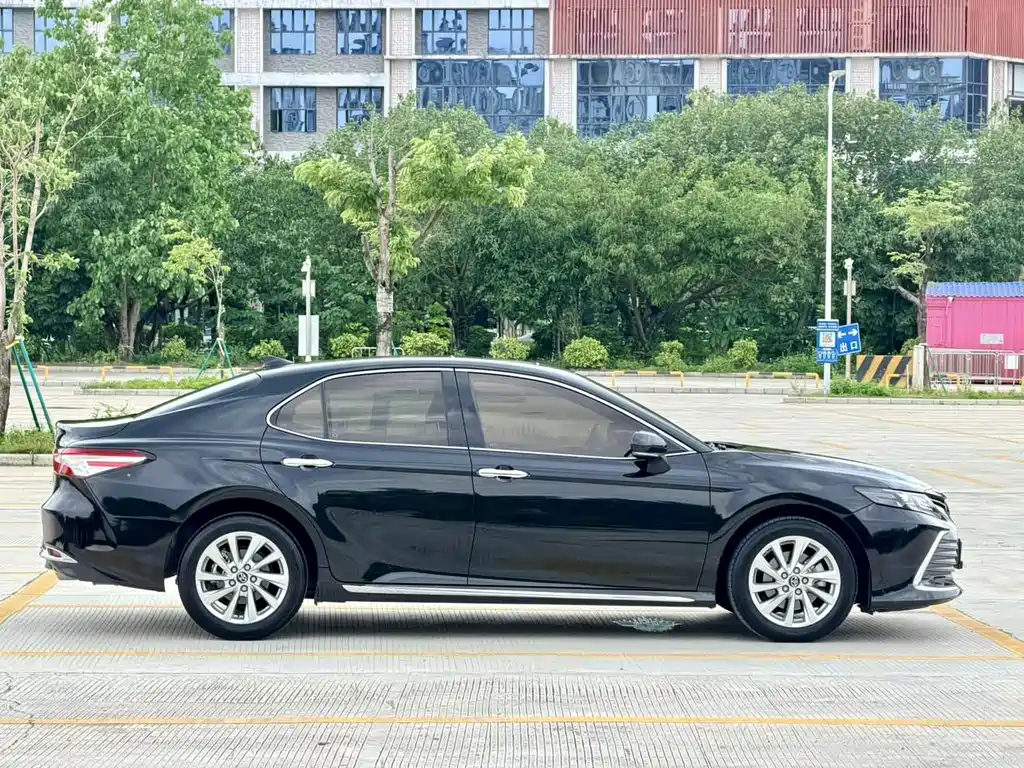 Toyota Camry — миниатюра 7