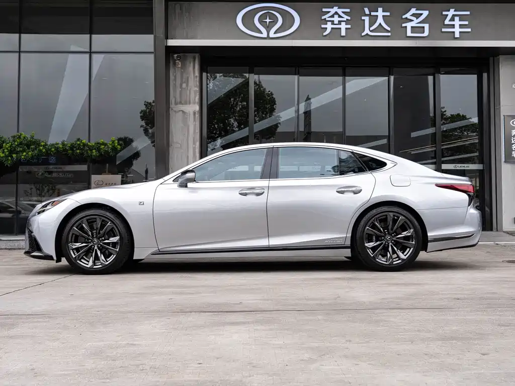 Lexus LS — миниатюра 4