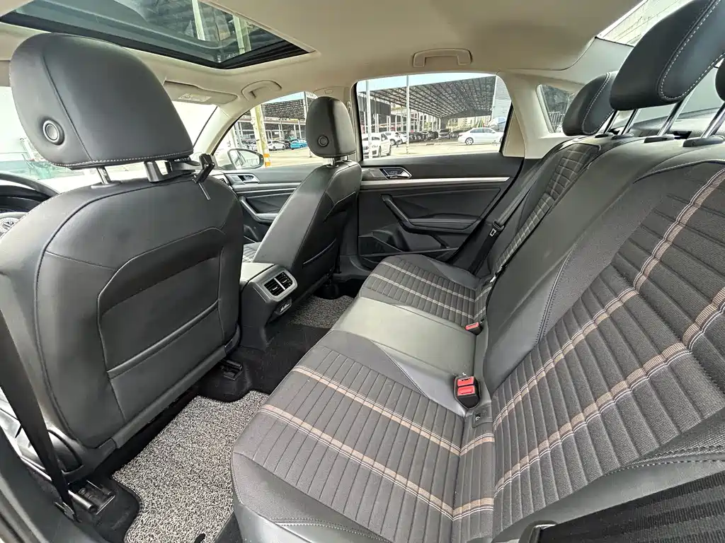 Volkswagen Lavida — миниатюра 10
