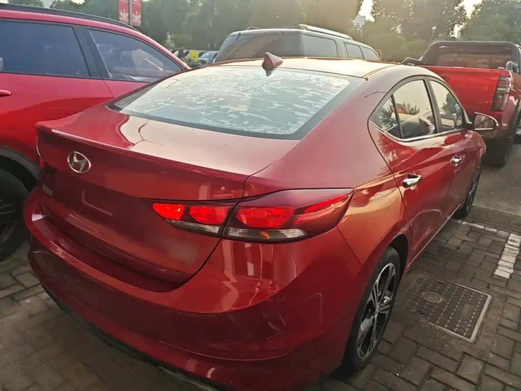 Hyundai Elantra — миниатюра 7