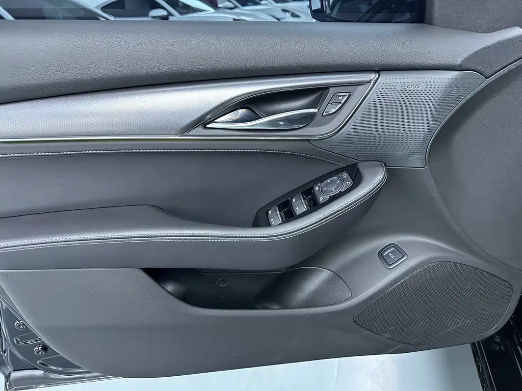 Cadillac CT5 — миниатюра 5